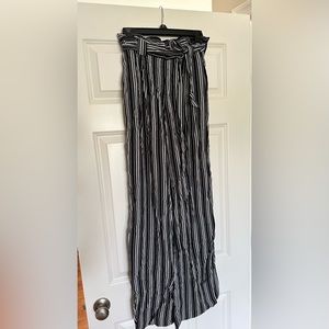 Express women’s wide leg-high waist paper bag style pant. Size 2